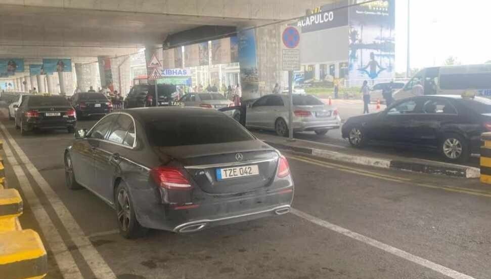 T&T Havalimanı İşletmeciliği: Ercan Havalimanı’nda taksici işgali ve trafik kaosu sürüyor