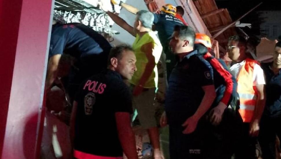 Depremde yaralanan 4 kişinin tedavisi sürüyor