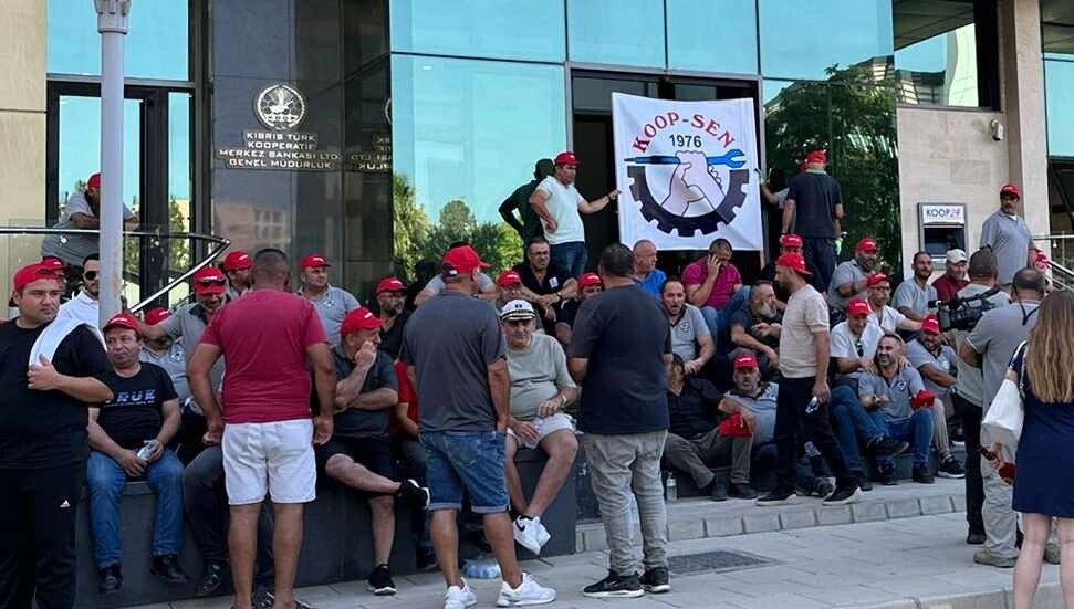 Koop-Sen Says Strike Will Continue Despite Salary Announcement