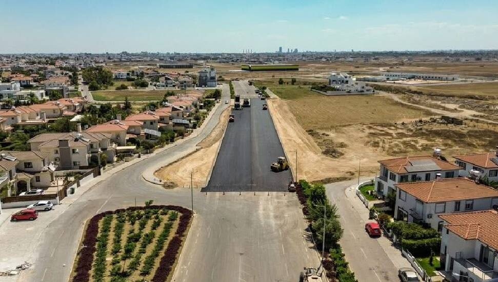 Gönyeli Özker Özgür Caddesi’nde asfaltlama