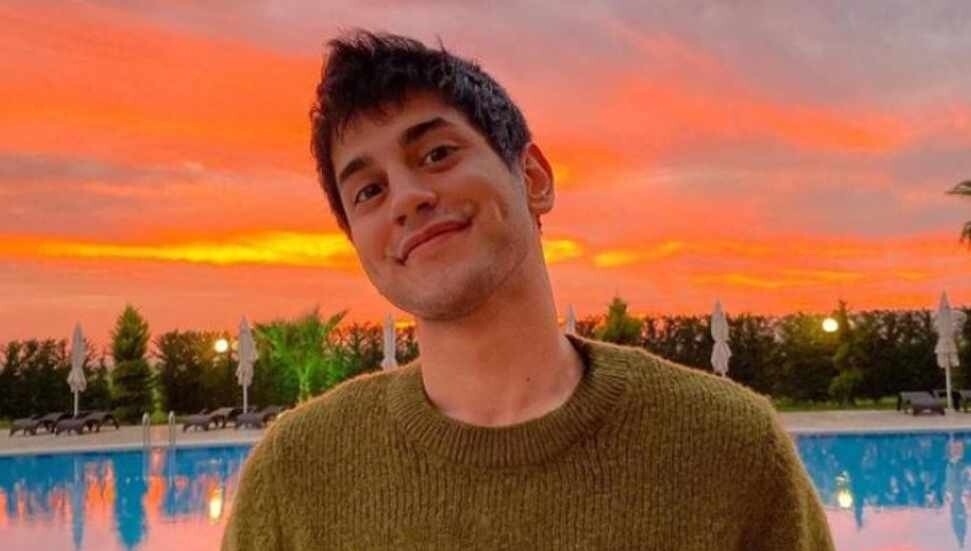 İstanbul'da üzerine ağaç devrilen genç oyuncu İbrahim Yıldız yoğun bakımda