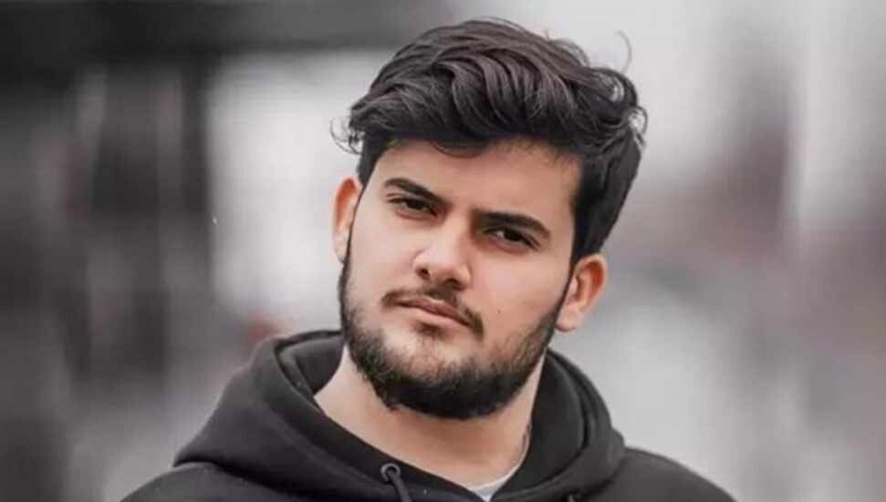 Türkiye’nin tanınmış yayıncılarından &quot;Jrokez&quot; lakaplı Oğuzhan Dalgakıran evinin balkonundan düşerek hayatını kaybetti