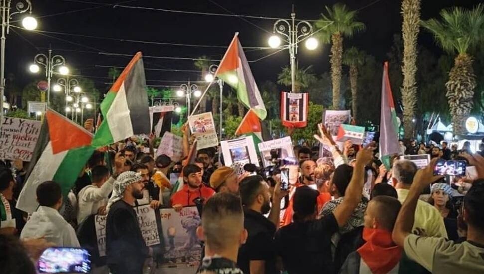 Larnaka’da Filistin için protesto yürüyüşü