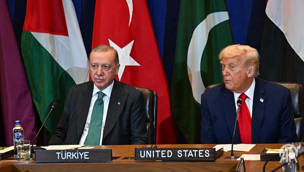 Liderler Gazze için buluştu! Trump ve Erdoğan yan yana oturdu
