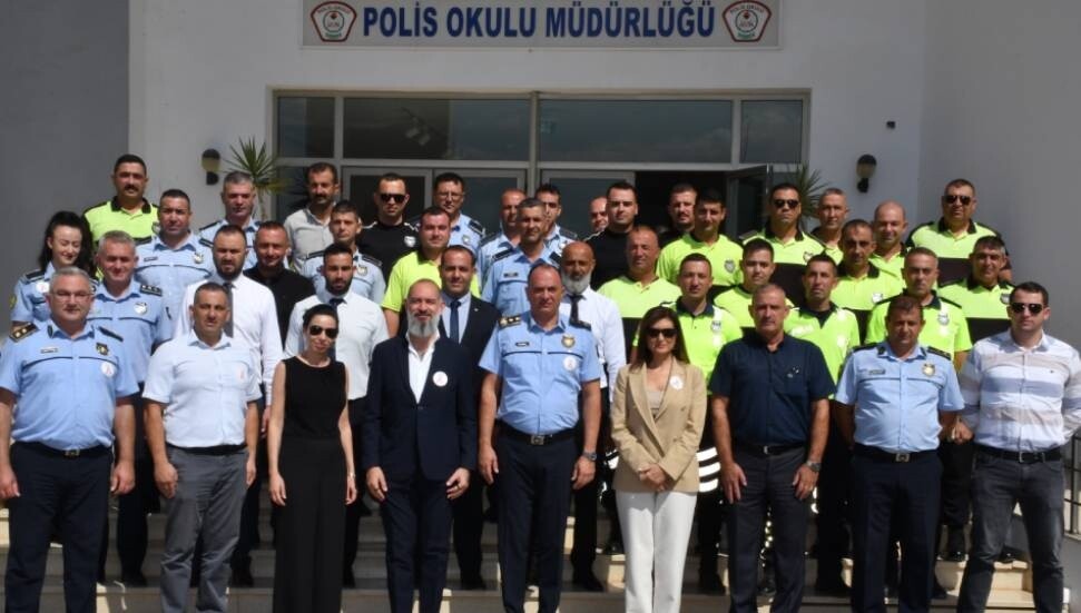 Polise uyuşturucu ve alkolmetre test cihazları bağışlandı