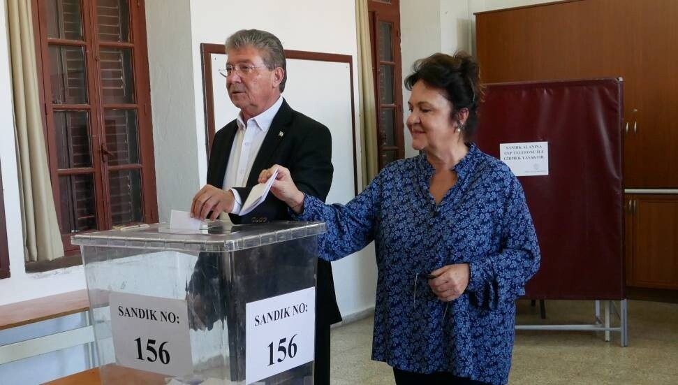 Başbakan Ünal Üstel oyunu kullandı