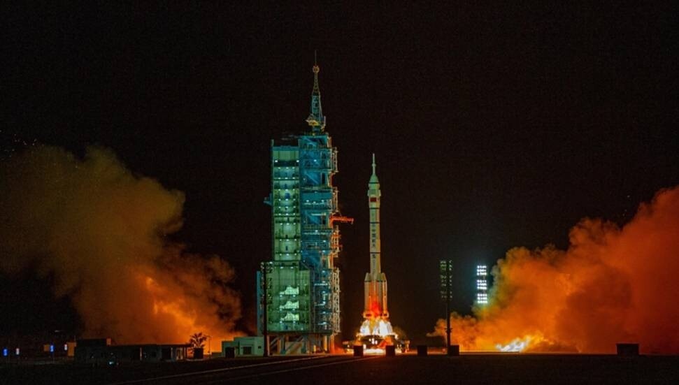 Çin, mekik hasarı nedeniyle Dünya'ya dönemeyen taykonotları diğer personel mekiğiyle getiriyor