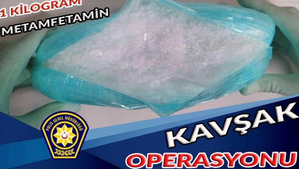 Kavşak operasyonunda 1 kilo uyuşturucu ele geçirildi