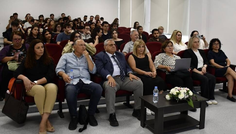 DAÜ yabancı diller eğitimi bölümü uluslararası uzmanları ağırladı