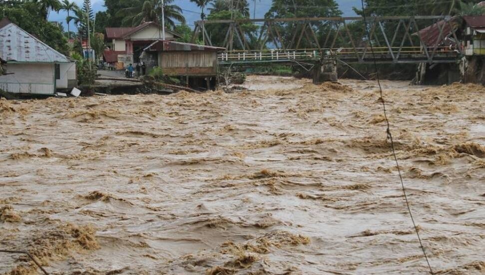 Endonezya'da şiddetli yağışların yol açtığı afetlerde ölenlerin sayısı 442'ye yükseldi