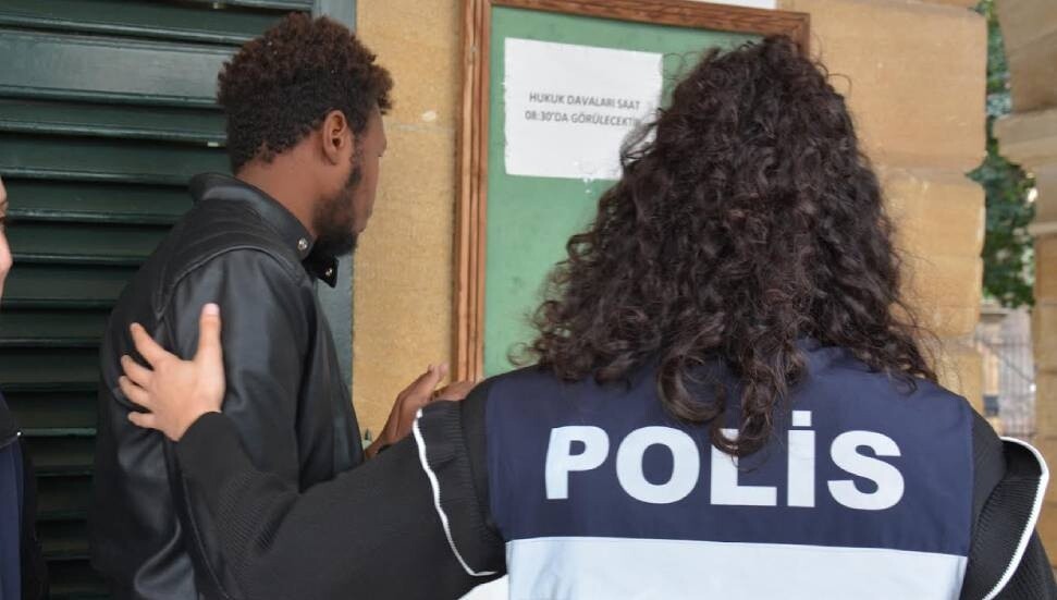 Ülkede 8 gün ikamet izinsiz yaşadı, ülkesine gitmek istediğini söyledi
