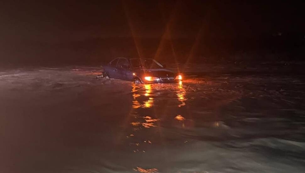 Şiddetli yağış Lefkoşa’da hayatı durdurdu: Hastane çemberi su altında, Serhatköy yolu kapandı