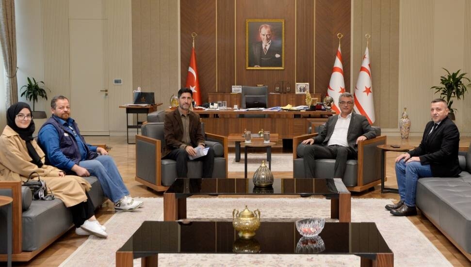 Tufan Erhürman, Bağımsız İlahiyatçılar İnisiyatifi heyetini kabul etti