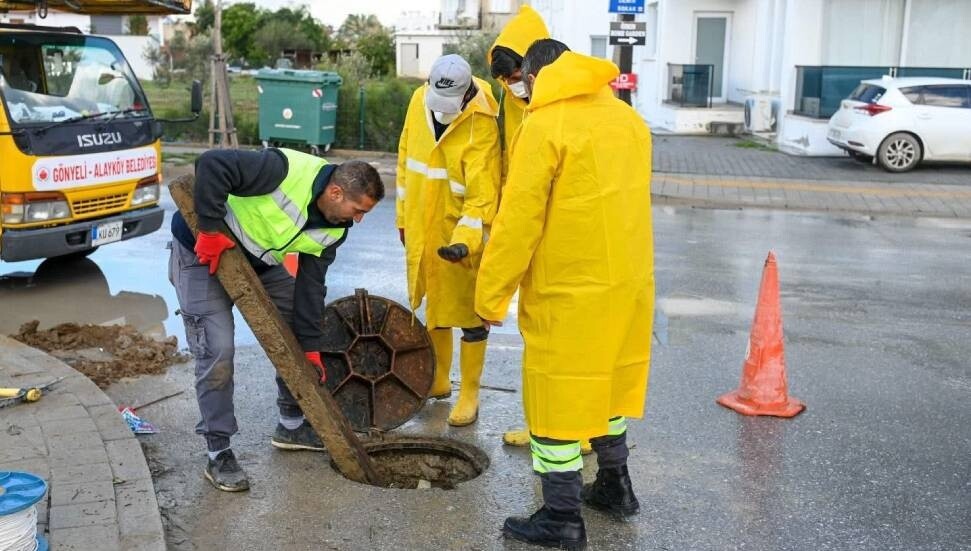Hüseyin Amcaoğlu: Yağışlar öncesi drenaj ve kanal temizlikleri yoğunlaştırıldı