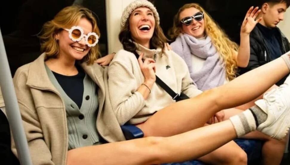 Londra'da 'pantolonsuz metro' çağrıları başladı