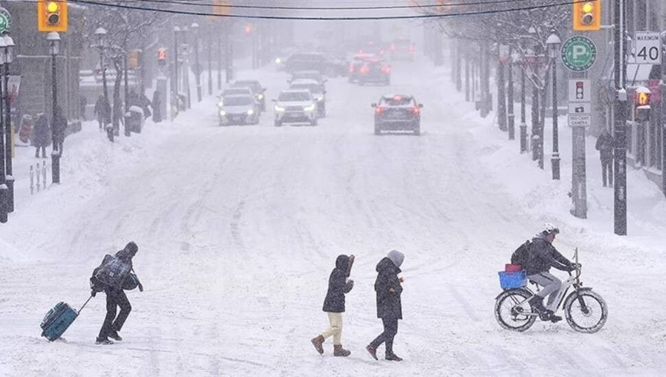 ABD ve Kanada'da etkili olan kar fırtınası yaşamı olumsuz etkiliyor