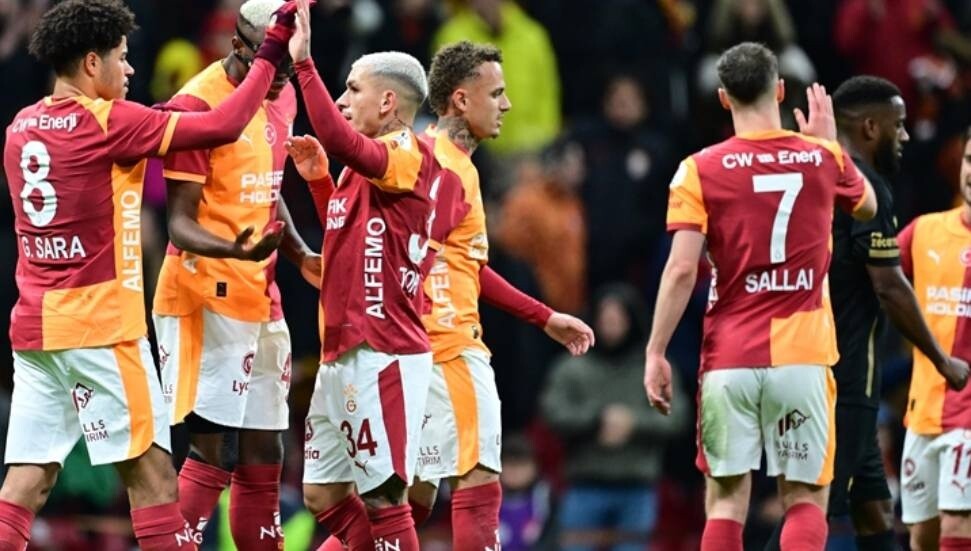 Galatasaray, Kayserispor'u 4-0 yenerek maç fazlasıyla zirvede puan farkını açtı
