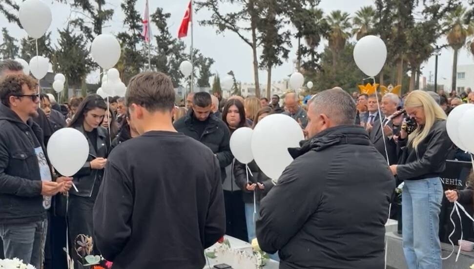 Şampiyon Melekler kabirleri başında anıldı: Balonlar gökyüzüne bırakıldı