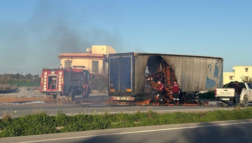 Lefkoşa-Gazimağusa anayolunda seyir halindeki TIR’da yangın çıktı