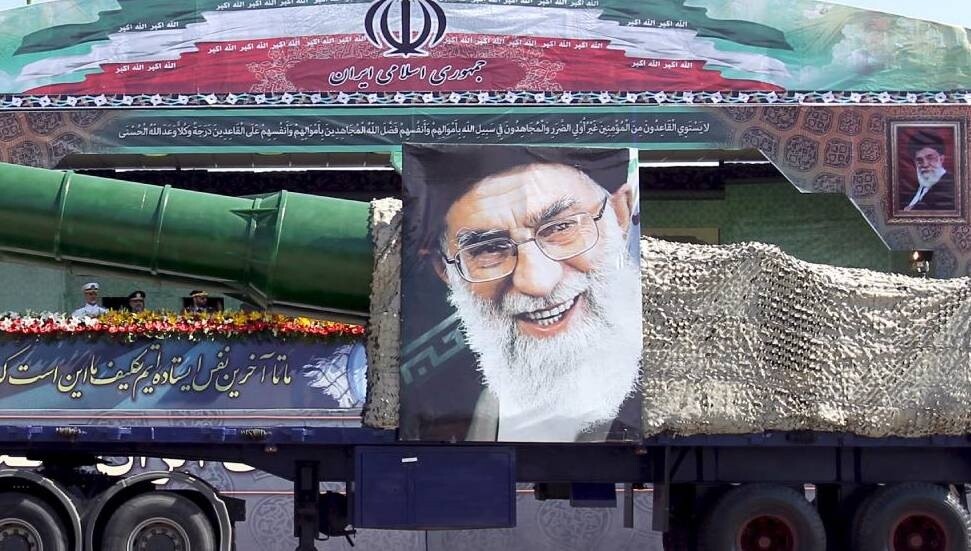 İran: Komşu ülkelerin çıkarlarına saldırmıyoruz, ABD'nin tesislerine ve üslerine saldırıyoruz