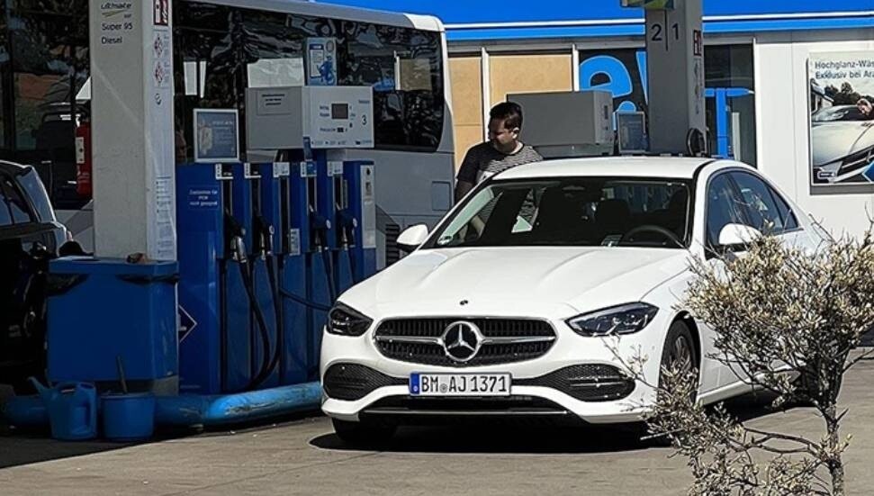 Almanlar araçlarına daha ucuz yakıt almak için Polonya’ya gidiyor