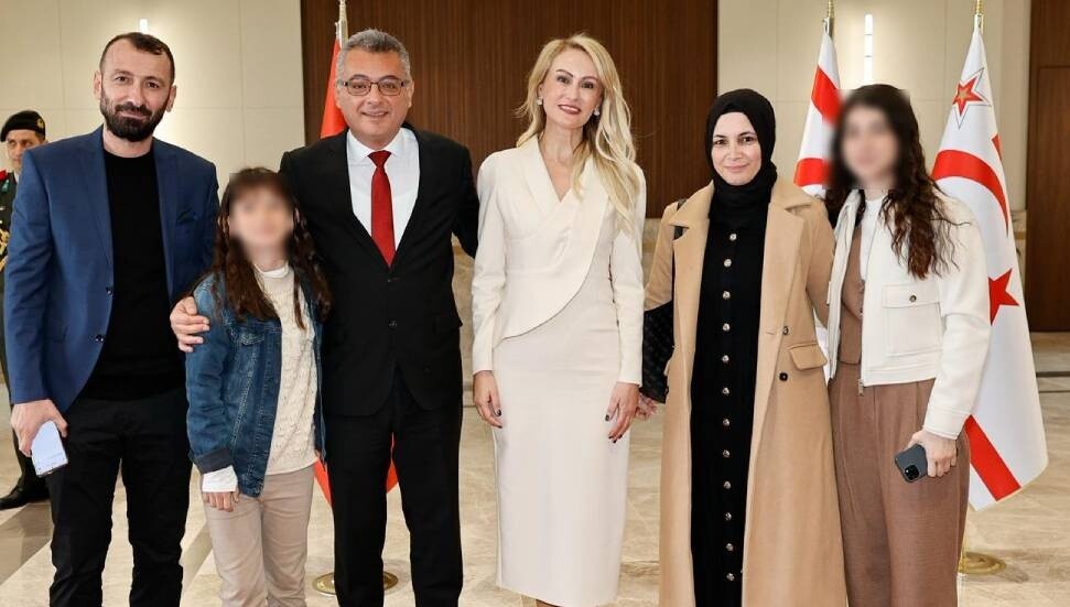 Tufan Erhürman ve eşi Nilden Bektaş Erhürman halkla bayramlaştı