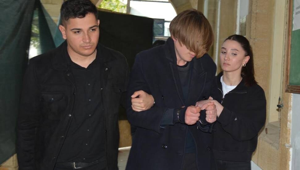 Güney Kıbrıs'a geçemeyeceğini öğrenen turist, polise saldırdı, cezaevine gönderildi