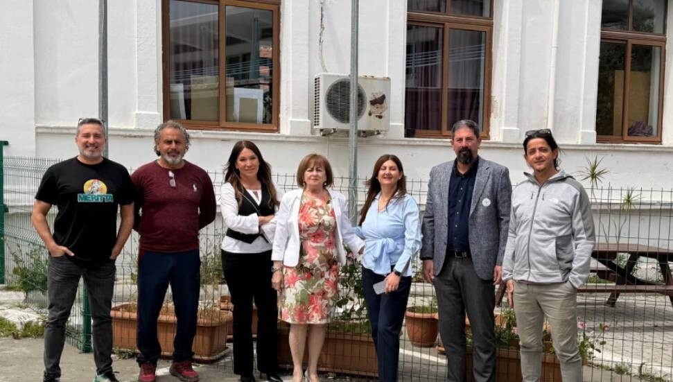 Merit Sosyal İşler Koordinatörlüğü'nden Lapta İlkokulu’na robotik kodlama için ekipman desteği