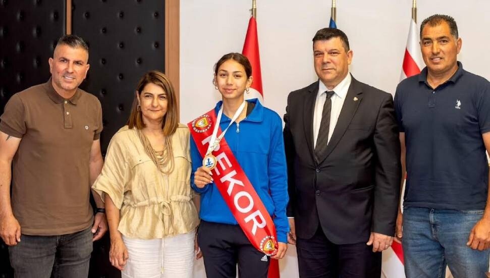 DAÜ’lü milli atlet Ada Kafa’dan Prof. Dr. Hasan Kılıç’a ziyaret