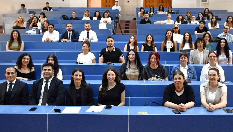 DAÜ Toles Mezunlar Zirvesİ öğrenci ve mezunları bir araya getirdi