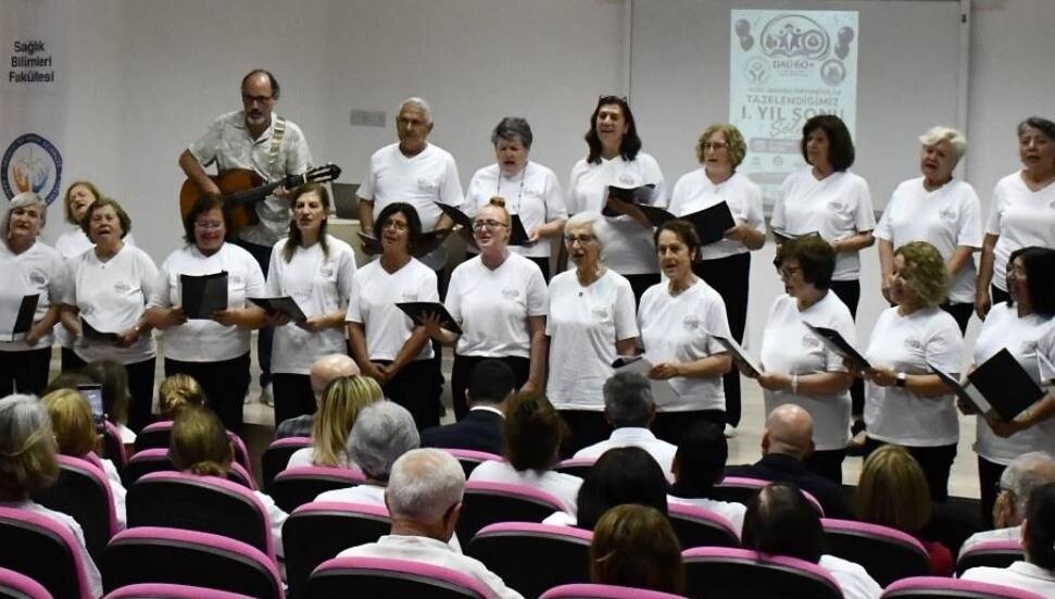 DAÜ 60+ Tazelenme Üniversitesi 1. yıl sonu şöleni gerçekleştirildi