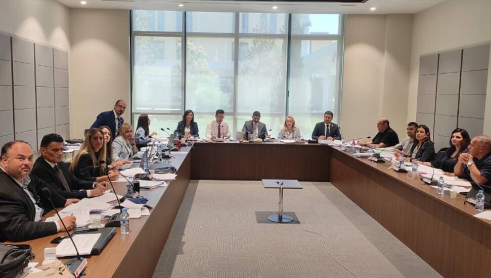 Kamu ve Sağlık İşleri Komitesi, Sivil Havacılık Dairesi ve Bayrak Radyo Televizyon Kurumu yasa tasarılarını görüştü