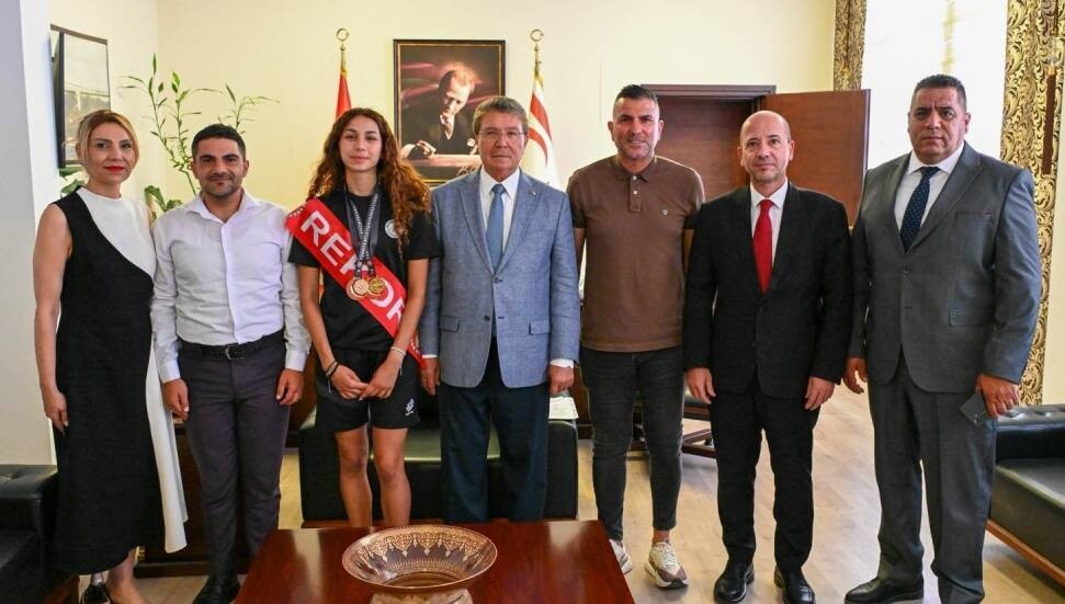 Üstel, Milli Atlet Ada Kafa'yı kabul etti: Seninle gurur duyuyoruz
