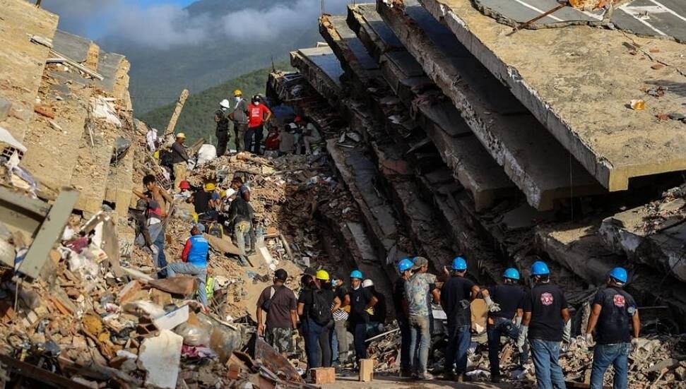 Venezuela'da enkazdan 32 saat sonra kurtarılan 12 yaşındaki çocuk, peynir ve ketçap yiyerek hayatta kaldı