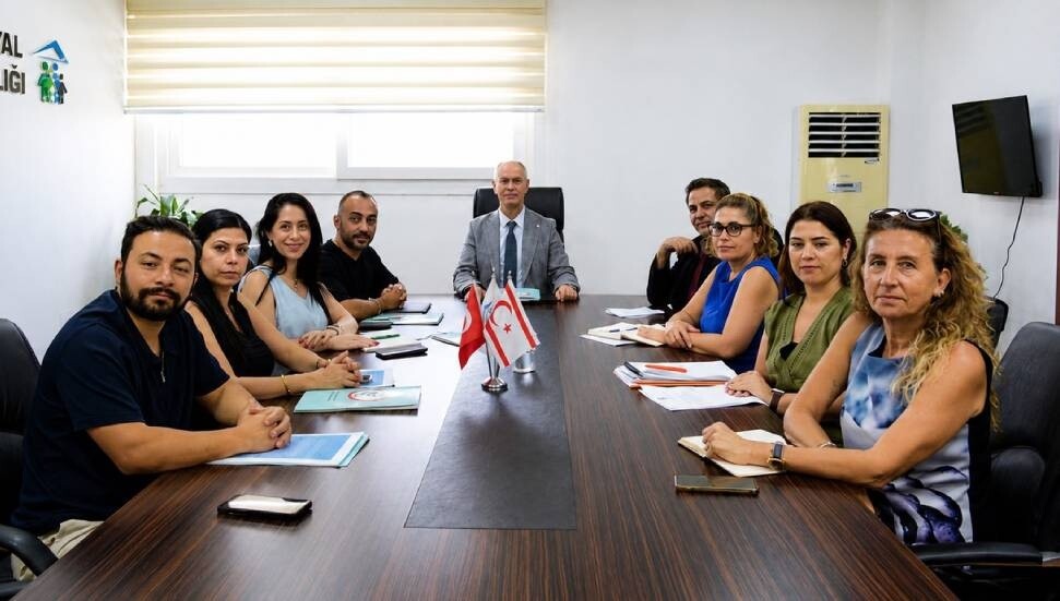 Hasipoğlu: KKTC'de ilk kez eczacıların yanında çalışanlara prim desteği sağlanacak