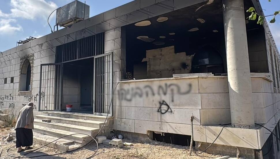 Hamas: Batı Şeria'da iki caminin yakılması faşist bir suçtur