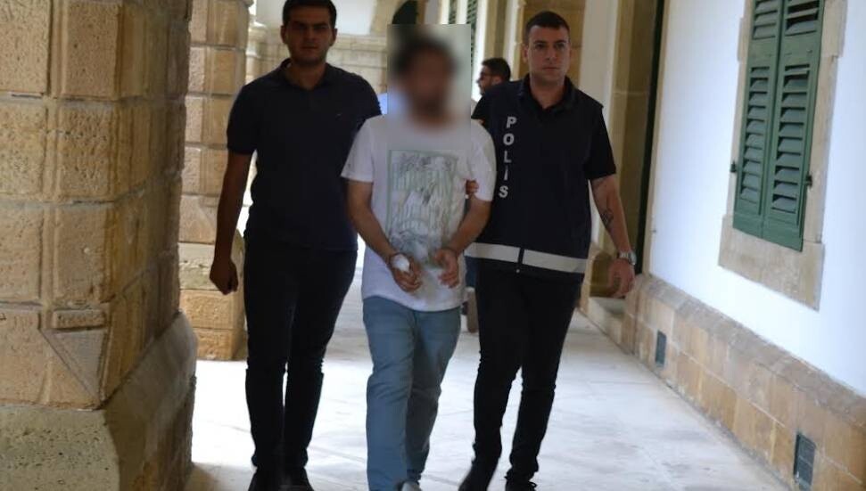 Süpermarketteki bıçaklı saldırı: Zanlı,  3 ayı aşmayacak süreyle cezaevine gönderildi