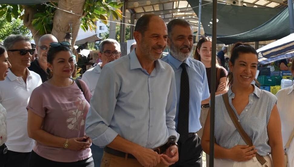 Özersay, Girne Açık Pazarında esnaf ve vatandaşla bir araya geldi