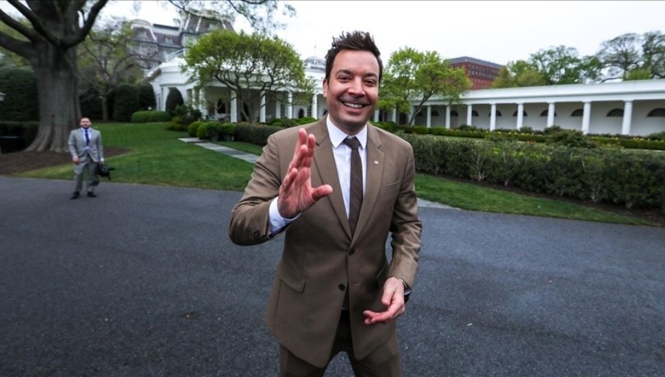 ABD'li komedyen Fallon'dan Charlie Kirk paylaşımı nedeniyle programı askıya alınan Kimmel'a destek