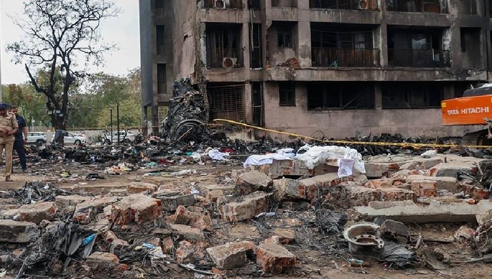 Hindistan’daki uçak kazasına ilişkin ön rapora göre kalkıştan sonra motorlara giden yakıt kesildi