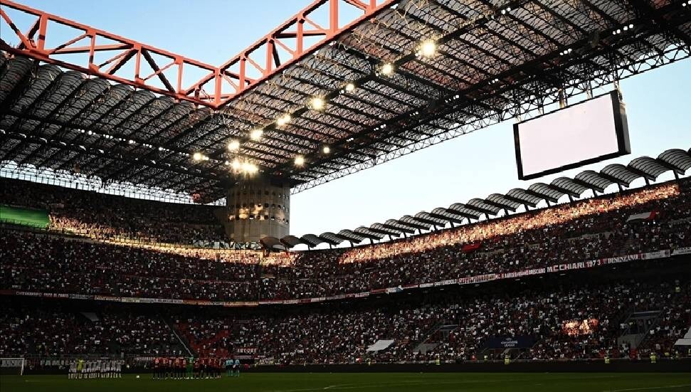 Milano Belediyesi, San Siro Stadı'nın Milan ve Inter kulüplerine satışına onay verdi