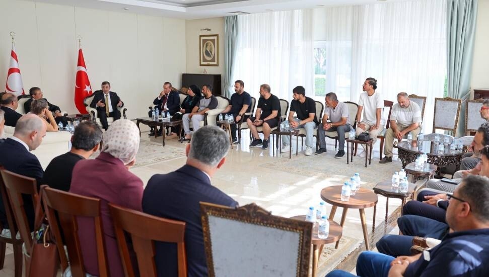Cevdet Yılmaz, kayıp yakınlarıyla bir araya geldi: Ailelerimizin yanında olmaya devam edeceğiz