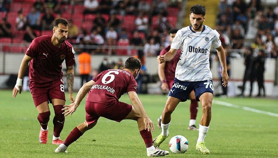 Fenerbahçe Mersin'de 4 gollü yenilgiyle darmadağın