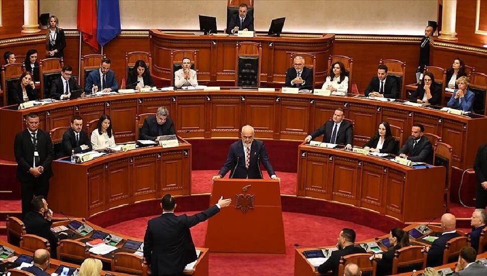 Arnavutluk'ta genel seçimden 130 gün sonra yeni hükümet kuruldu