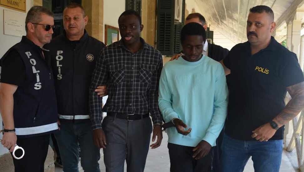 Kaçak yaşadılar, arkadaşlarını baltalar ve büyüyle korkutarak ölümüne sebep oldular!