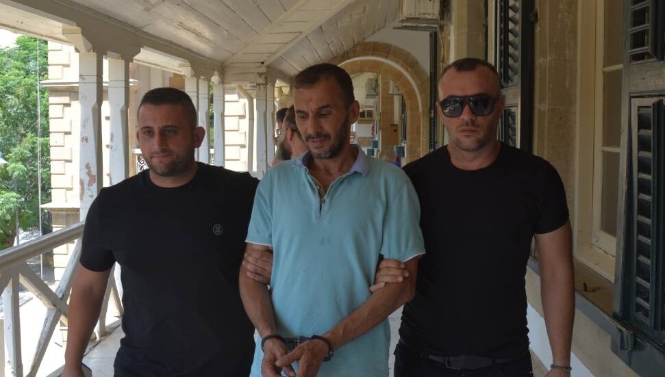 Park halindeki araçtan hırsızlık yaptı, bir kısmını bet ofisinde harcadı