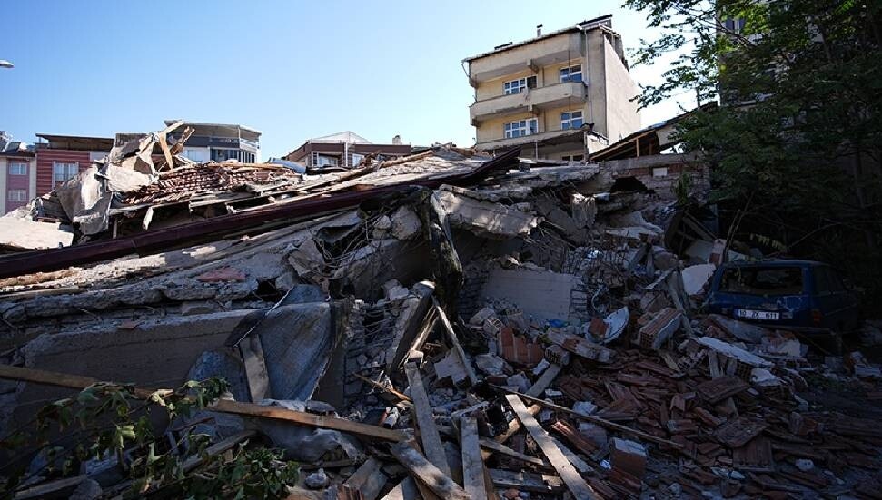Sındırgı depreminde 1036 bağımsız bölümün ağır hasarlı veya yıkık olduğu tespit edildi