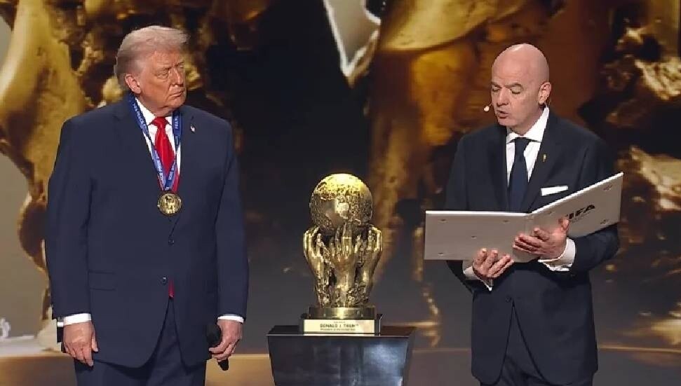 ABD Başkanı Trump'a "FIFA Barış Ödülü" verildi