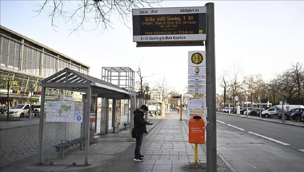 Almanya'da yeni grev dalgası toplu ulaşımı felç etti