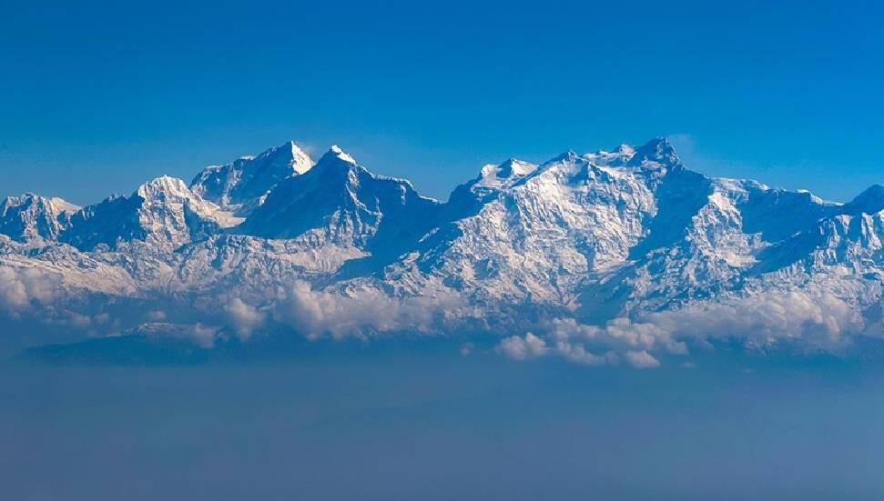 Everest Dağı'nda kar fırtınası nedeniyle mahsur kalan yüzlerce kişi için kurtarma çalışmaları sürüyor
